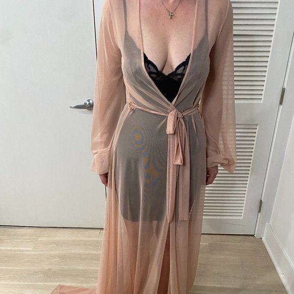 Excellent Condition Pink Chiffon Mesh Robe, Sz. Medium - Picture 2 of 12
